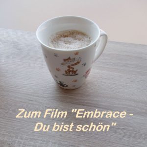 Tasse mit Titel Zum Film Embrace Du bist schön